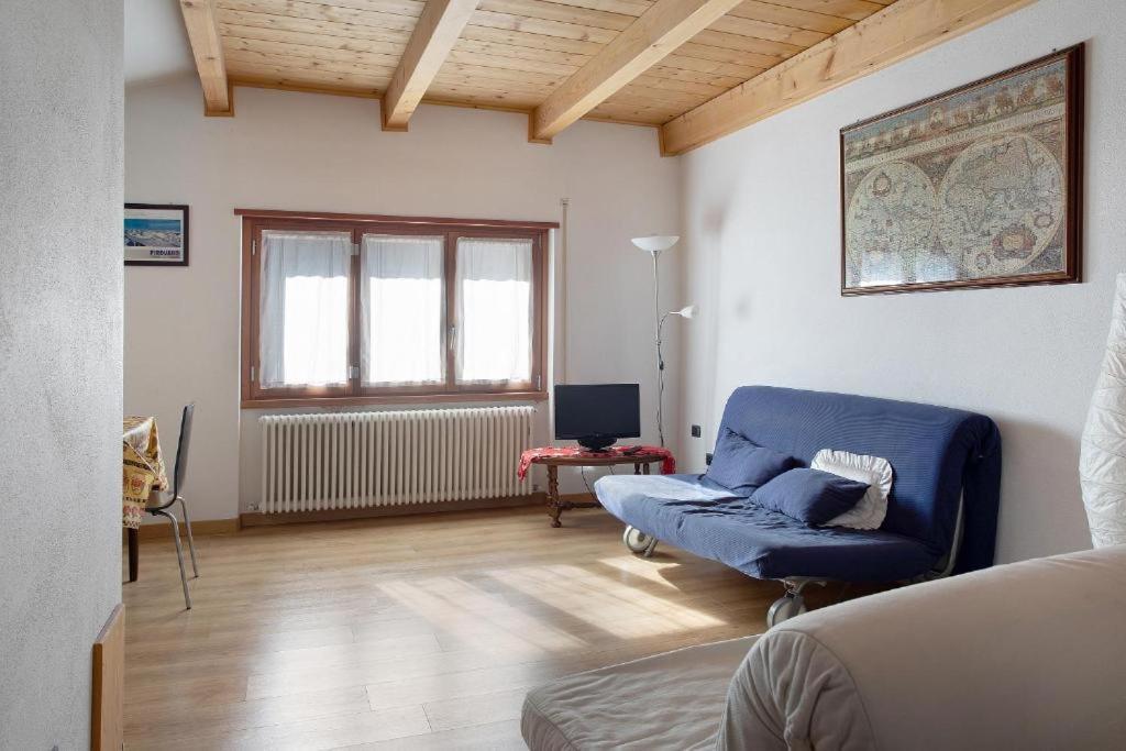 Atirano Villa Exteriör bild