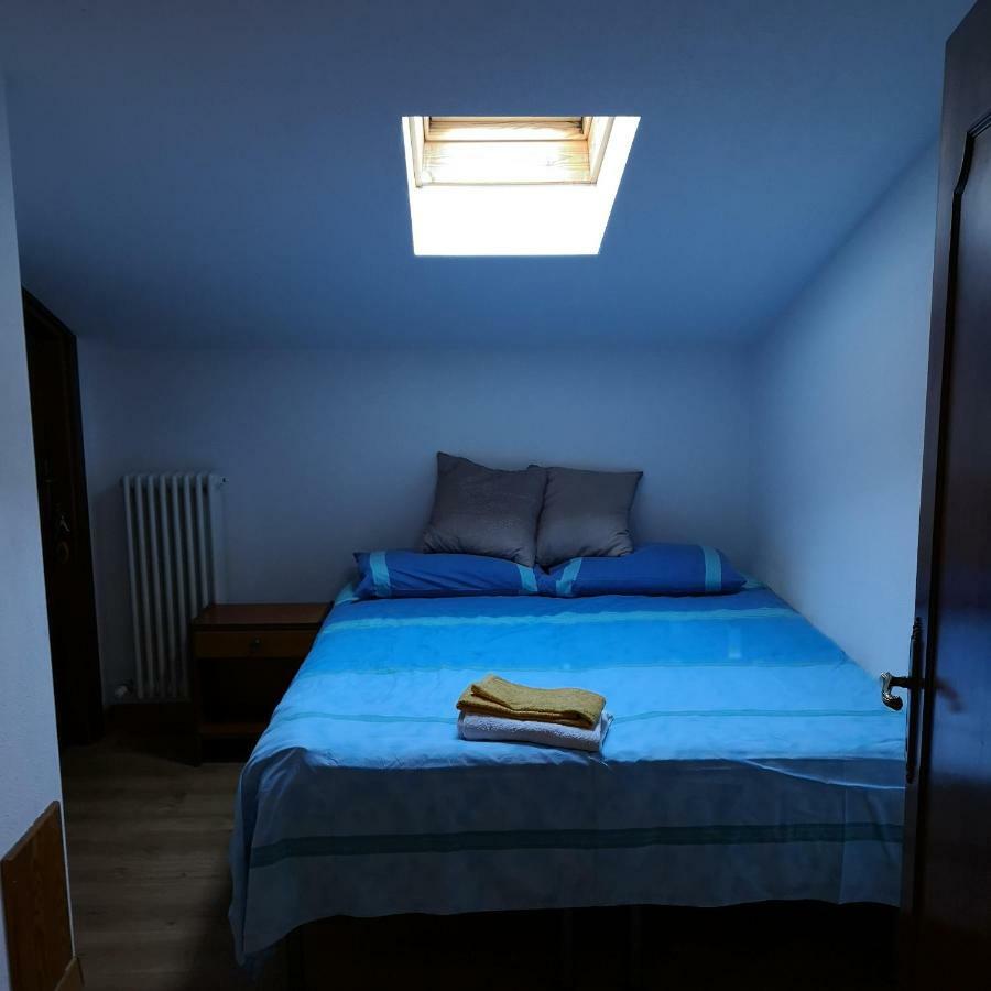 Atirano Villa Exteriör bild